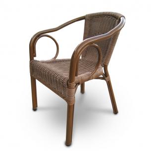 Плетёный стул из искусственного ротанга
